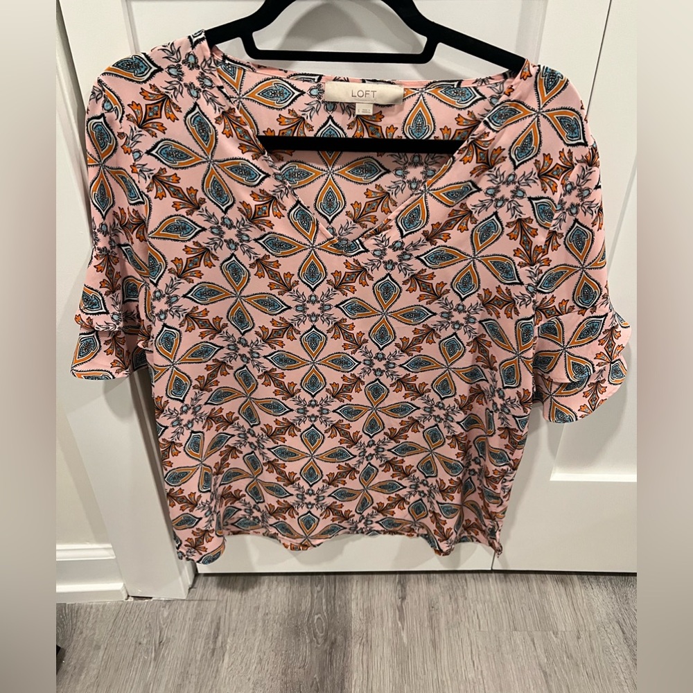 Loft v neck short sleeve patterned blouse